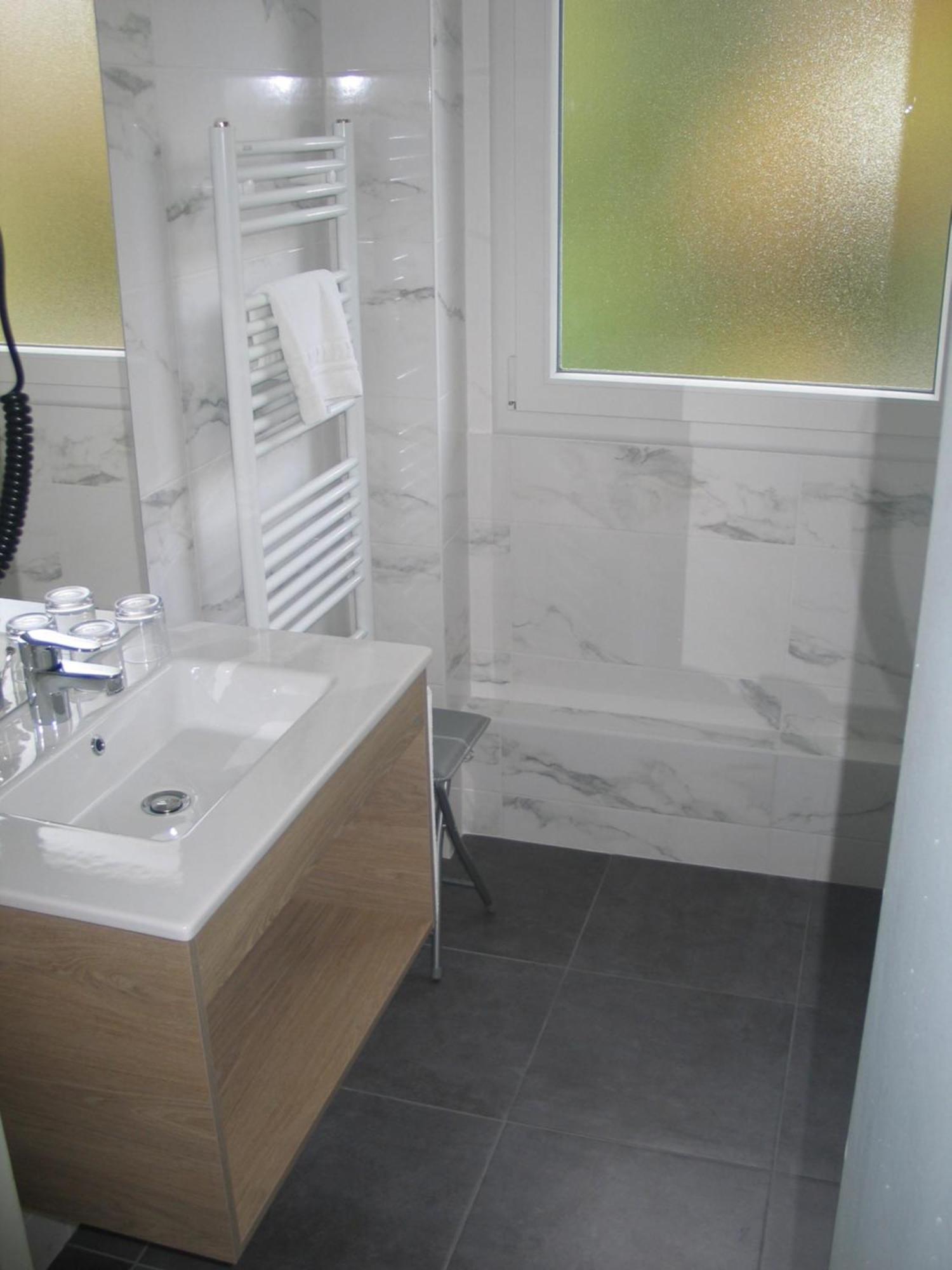 Hotel Astoria Сент Етиен Екстериор снимка