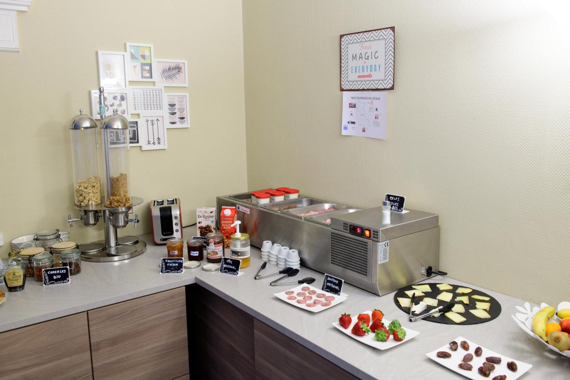 Hotel Astoria Сент Етиен Екстериор снимка